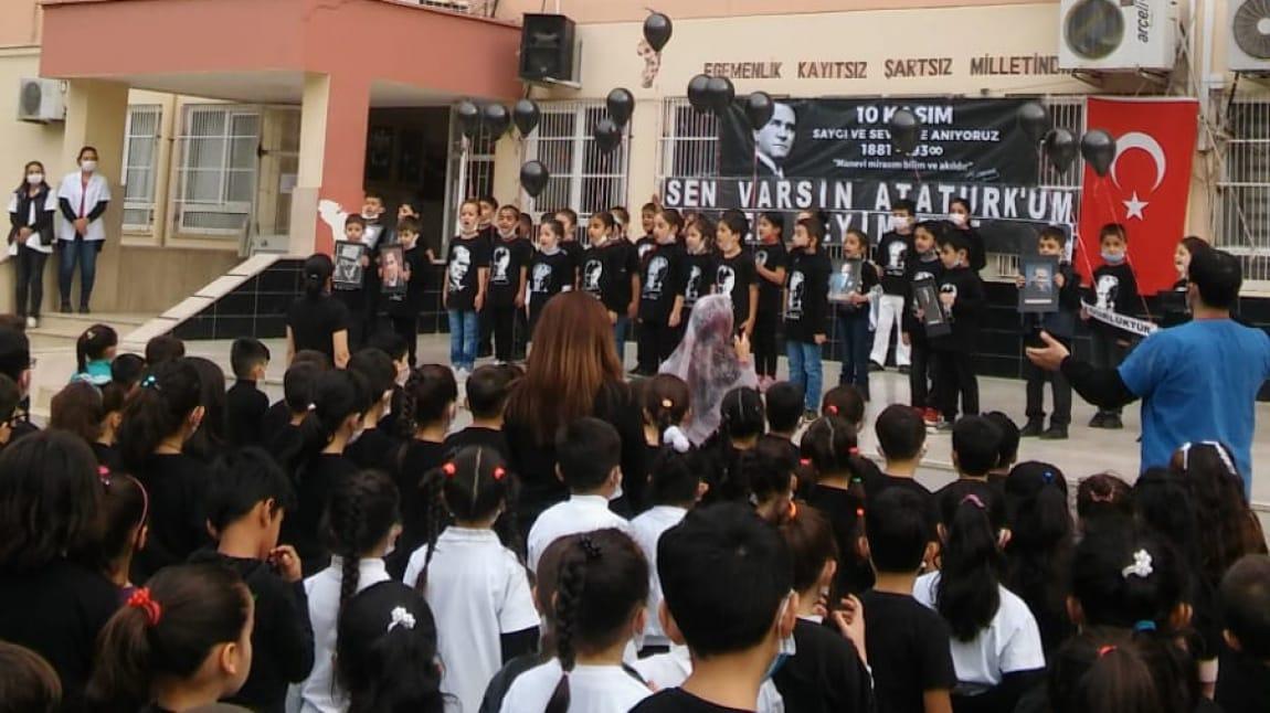 10 Kasım Atatürk'ü Anma Töreninde Okulumuz öğrencilerinin ront çalışması 
